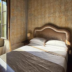 Medium Room